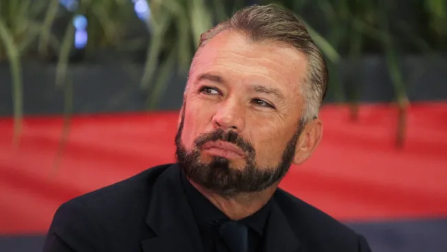 José Luis Higuera durante conferencia de prensa con las Chivas