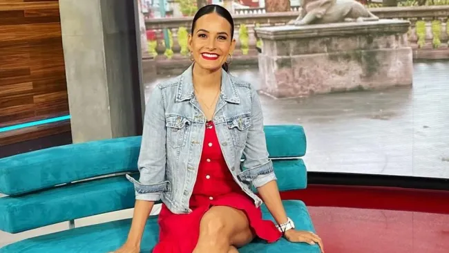 Georgina Holguín como conductora en programa de Televisa