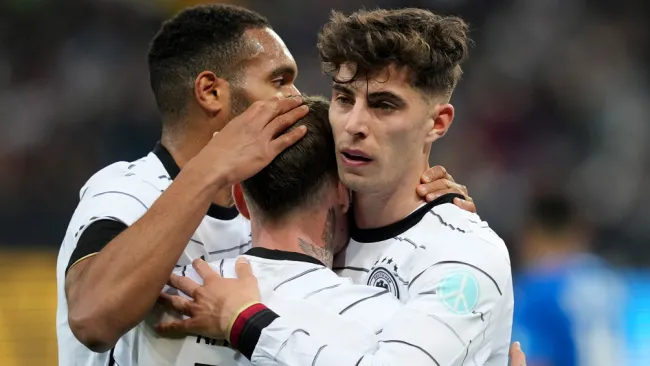 Alemanes, en festejo de gol