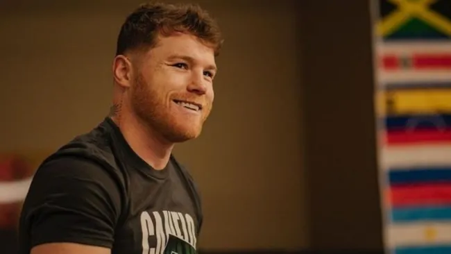 Canelo Álvarez previo a un entrenamiento