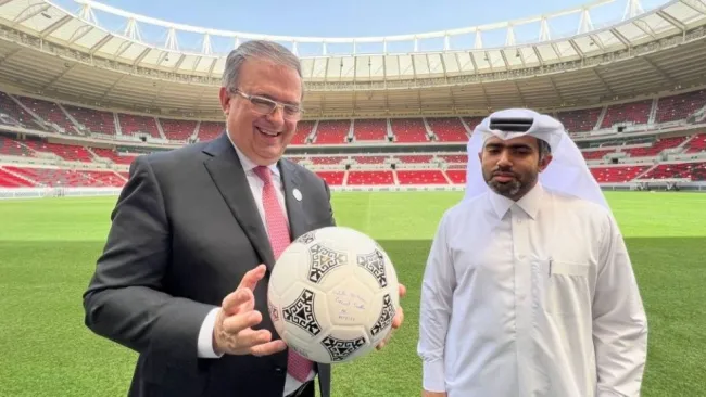 Marcelo Ebrard en su visita al Estadio Ahmed Bin Ali