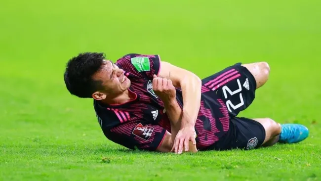 Chucky Lozano tras sufrir una lesión