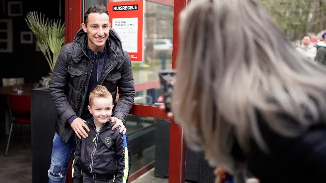 Andrés Guardado visitando las instalaciones del PSV Eindhoven