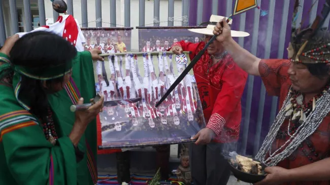 Los chamanes realizaron el ritual este lunes