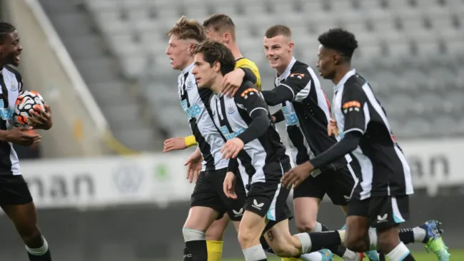 Santi Muñoz en festejo con Newcastle