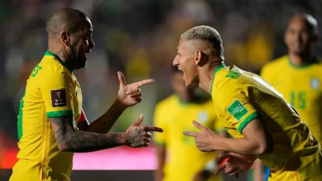 Richarlison festejando un gol