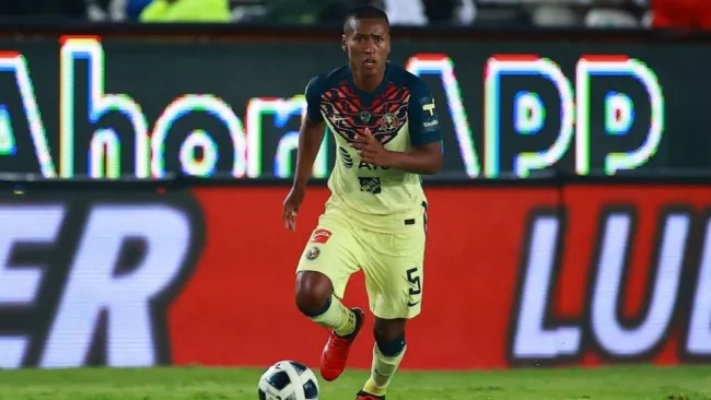 Pedro Aquino durante un partido 