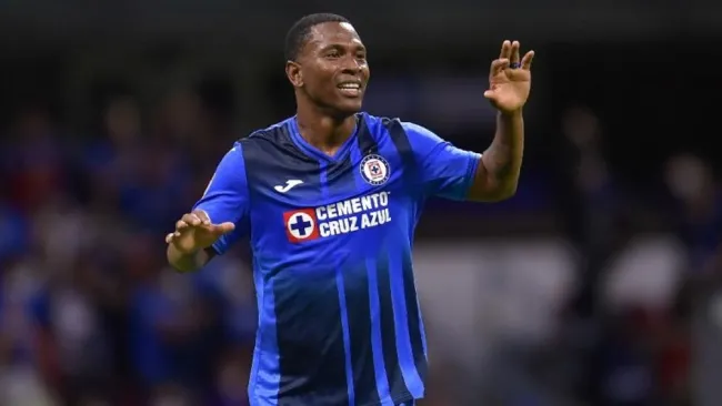 Bryan Angulo con Cruz Azul en la Liga MX 