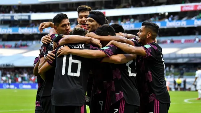 Seleccionados mexicanos en un partido de Eliminatoria