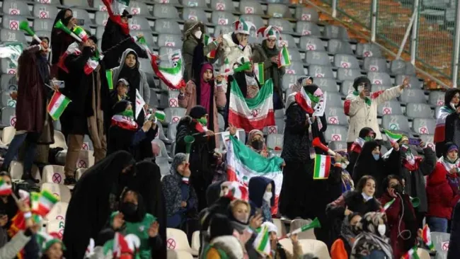 Mujeres iraníes, en un partido de futbol de Irán 