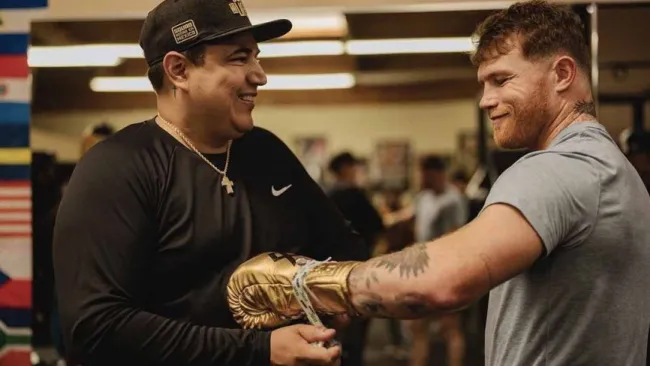 Canelo Álvarez y Eddy Reynoso, durante entrenamiento 