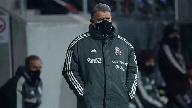 Gerardo Martino durante un partido con México
