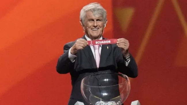 Bora Milutinovic en el sorteo del Mundial