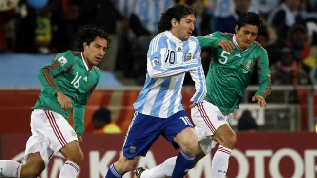 Lionel Messi enfrentando a México en Sudáfrica 2010