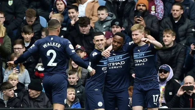 Jugadores del Manchester City festejando un gol