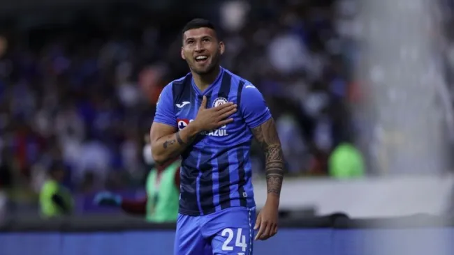 Juan Escobar en partido con Cruz Azul
