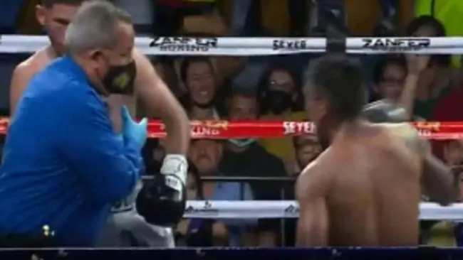 Jesús Granados, en medio de Valenzuela y Turrubiartes