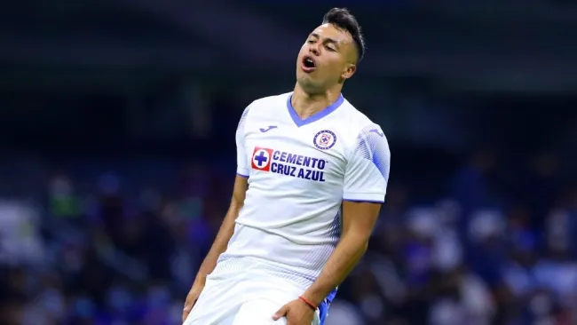 Morales en un partido con Cruz Azul