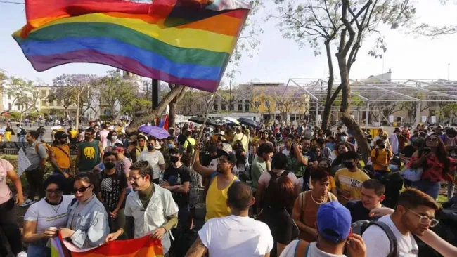Colectivo LGTB+, afuera del Congreso de Jalisco 