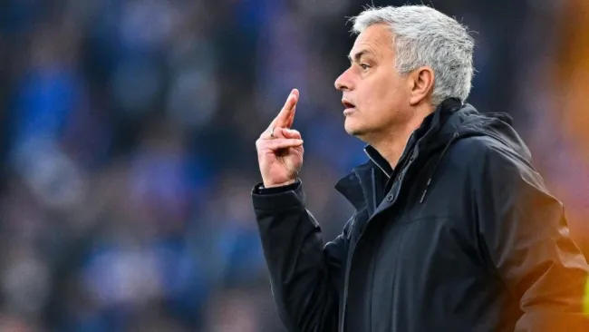 José Mourinho dirigiendo a la Roma