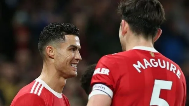 Harry Maguire y Cristiano Ronaldo