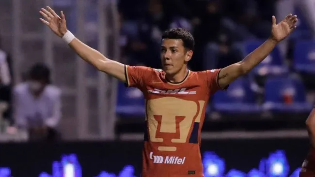 Jorge Ruvalcaba festejando su gol