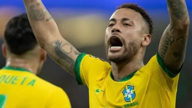 Neymar con la selección brasileña