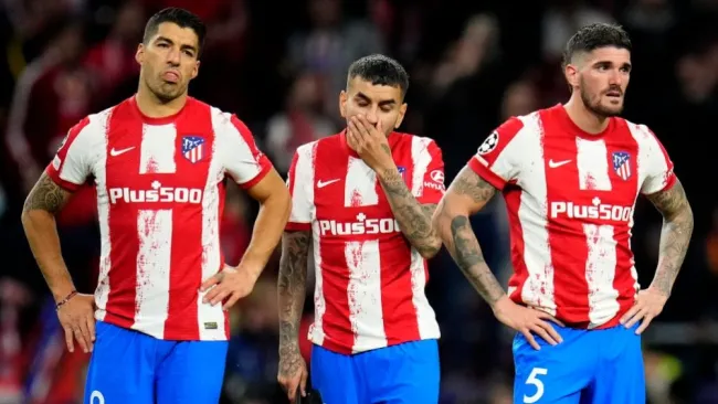 Jugadores del Atlético de Madrid tras quedar eliminados ante el Manchester City