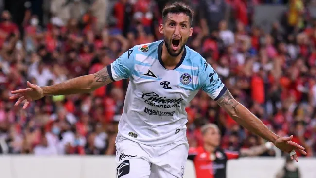 Gonzalo Sosa festejando gol con Mazatlán en partido ante Atlas