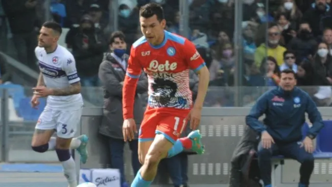 Chucky Lozano durante un partido del Napoli