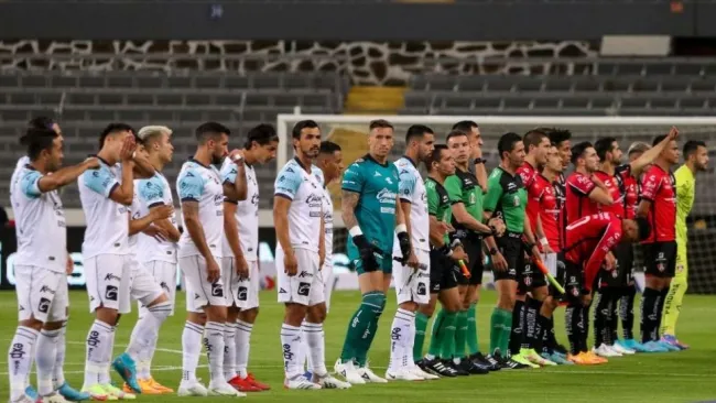 Jugadores de Atlas y Mazatlán previo al partido