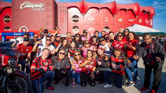 Aficionados de Xolos en las inmediaciones del Estadio Caliente