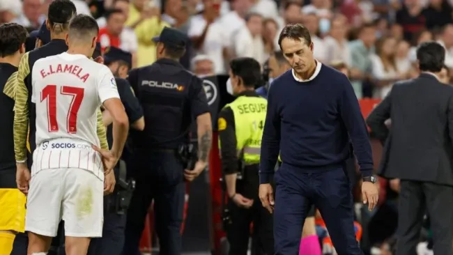 Julen Lopetegui lamentando un gol en contra