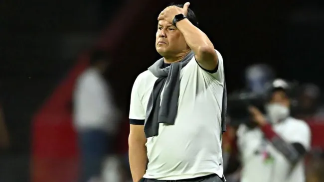 Juan Reynoso dirigiendo al Cruz Azul