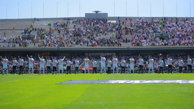 Pumas: Primer equipo cantó Himno Universitario con la Sub 14, campeón en la Mina Cup Dubai