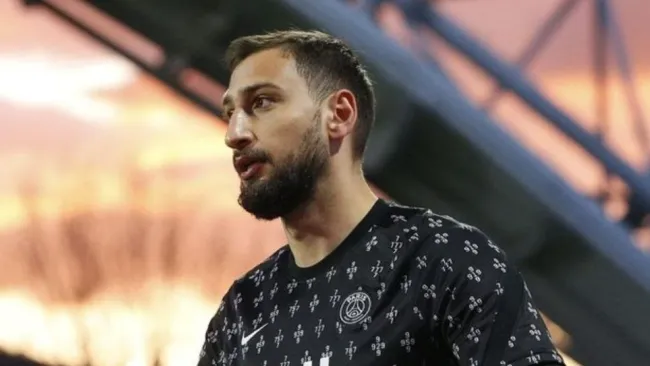 Gianluigi Donnarumma previo a un partido del PSG