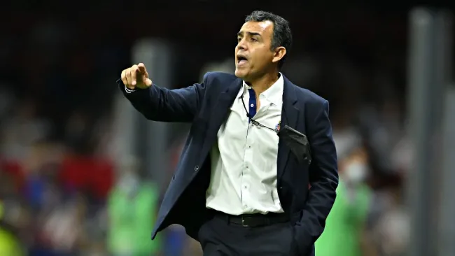 Ricardo Cadena durante un partido con Chivas