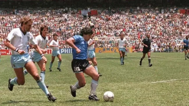 Maradona en el juego entre Inglaterra y Argentina en México 86
