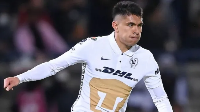 Ricardo Galindo en un partido de Pumas