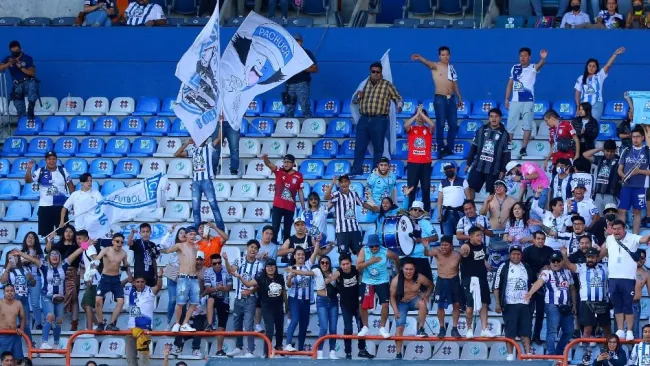Aficionados de Pachuca durante partido ante Rayados