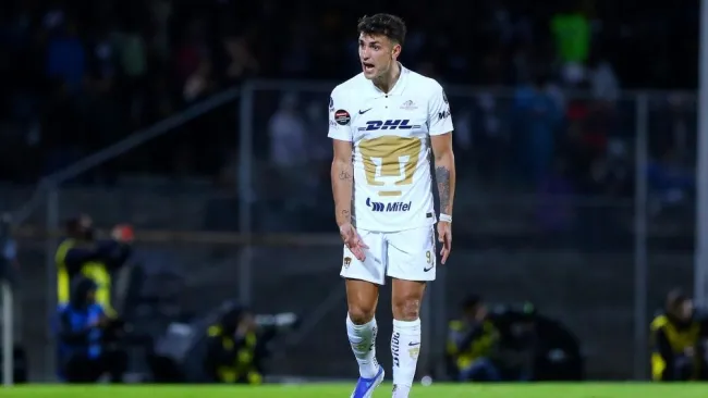 Dinenno en el partido con Pumas