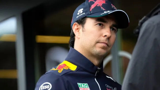 Checo Pérez en un evento con Red Bull