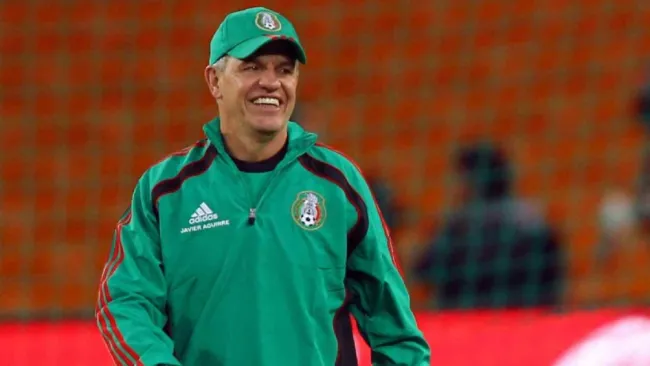 Javier Aguirre dirigiendo a la Selección Mexicana en el 2010