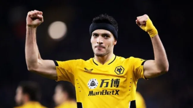 Raúl Jiménez celebrando su gol con Wolverhampton