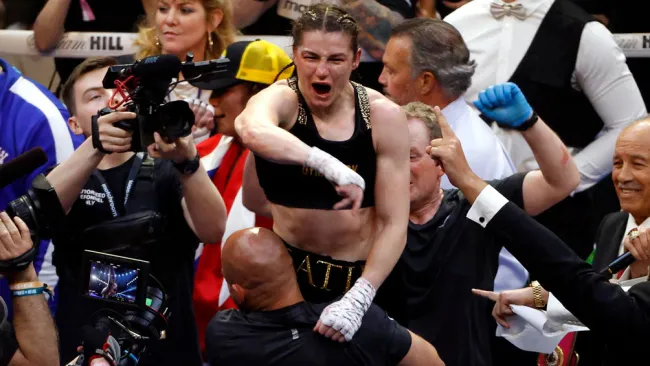 Katie Taylor festeja tras triunfo ante Serrano