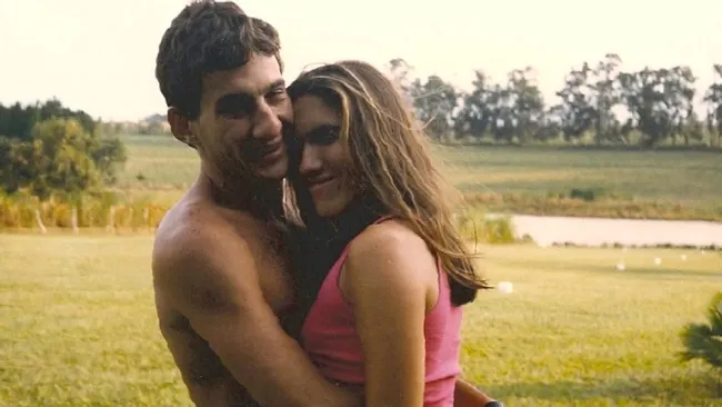 Ayrton Senna junto a Adriane Yamin durante su relación de amor