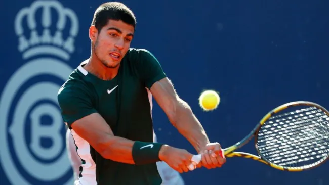 Carlos Alcaraz en un partido de tenis