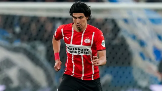 Erick Gutiérrez en un partido del PSV