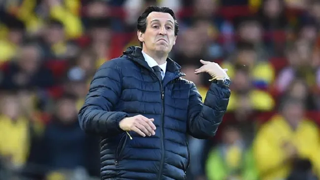 Unai Emery dirigiendo al Villarreal durante partido de la Champions League