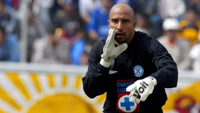 Conejo Pérez en un partido de Cruz Azul